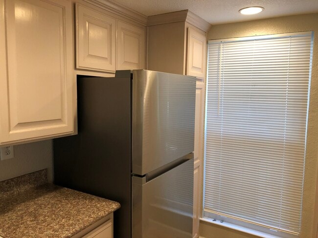 Building Photo - 24352 Dover Ln