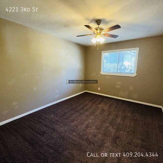 Building Photo - 4221 3rd St