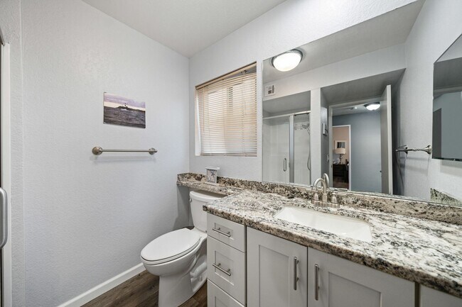 Building Photo - Mission Valley Beautiful Townhome Fully Furnished with A/C, Laundry + Parking