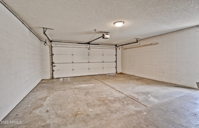 Building Photo - 6747 E Aire Libre Ln