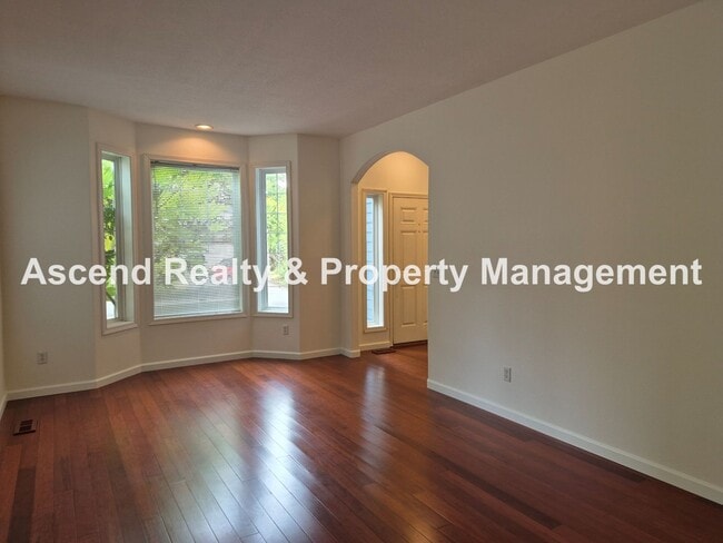 Building Photo - Available Now Stunning 2 Level Traditional...