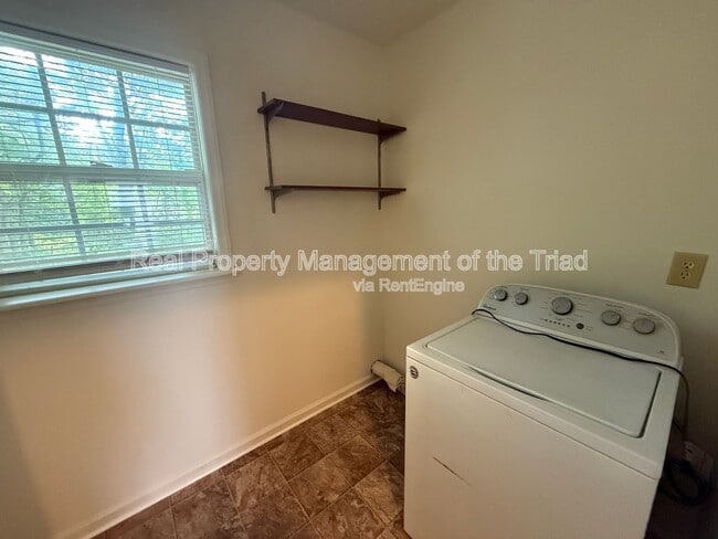Building Photo - 1805 Cody Ave