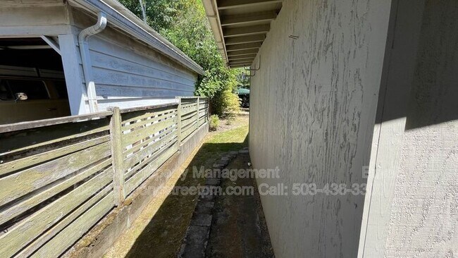 Building Photo - 606 NW 28th St