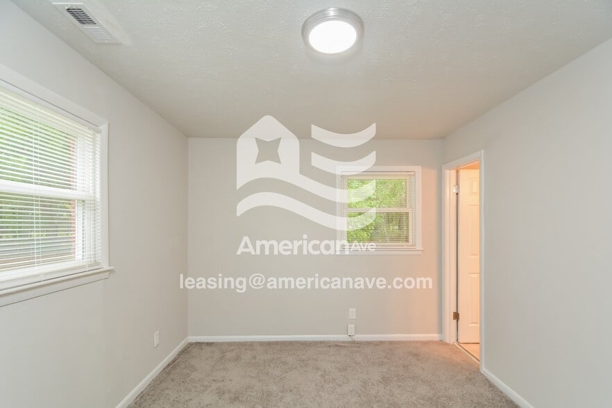 Building Photo - 936 Lark Ct