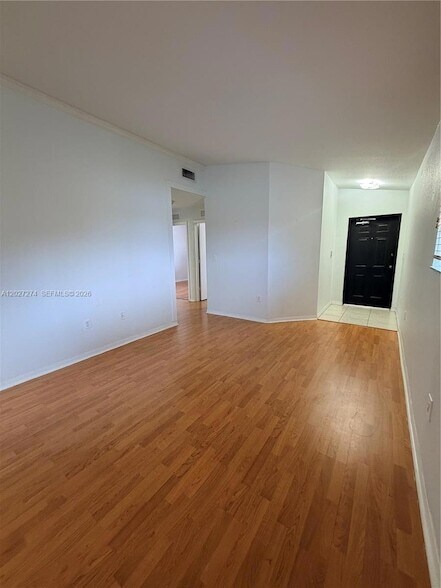 Building Photo - 995 NE 34th Ave