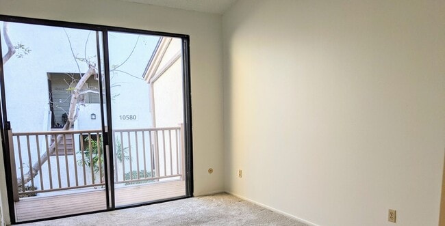 Building Photo - 10560 Lakeside Dr N