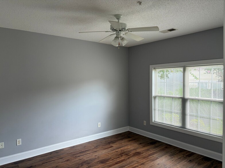 Building Photo - 5034 Belleglen Ct