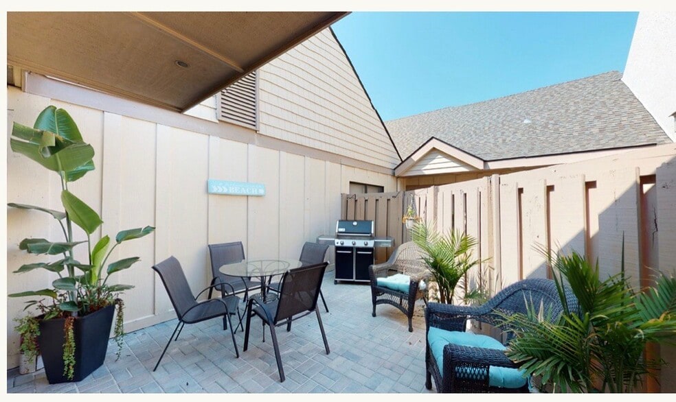 Building Photo - 786 queens grant