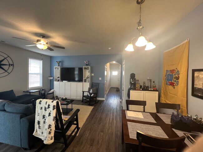 Building Photo - 208 Shallowbag Bay Ln