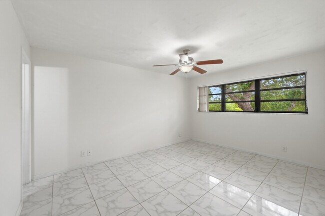 Building Photo - 2039 Coral Ridge Dr