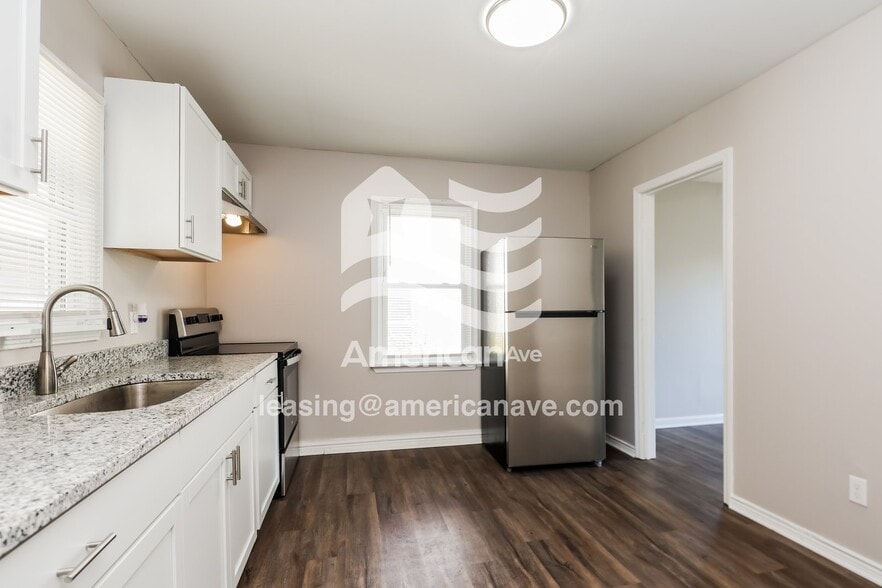 Building Photo - 649 Oakleaf Dr