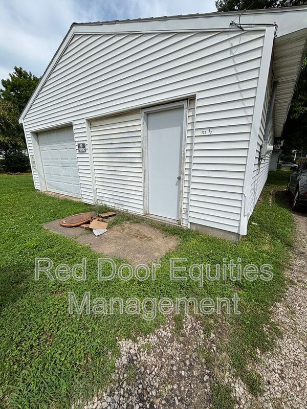 Building Photo - 132 Lake St