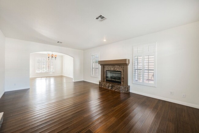 Building Photo - Luxury Home located in Henderson