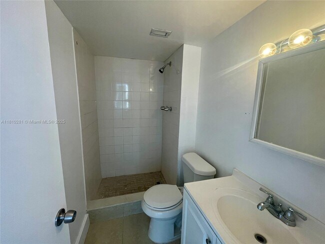 Building Photo - 492 NW 165th St