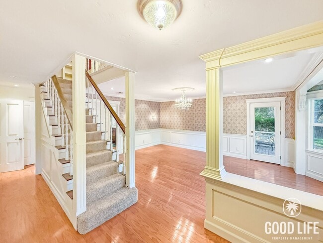 Building Photo - Beautiful 3Bd/2Ba Home On Over an Acre Lot!