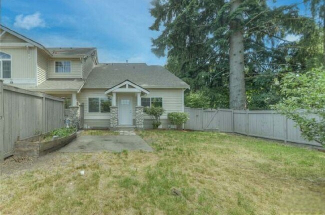 Building Photo - Beautiful Town House in Olympia