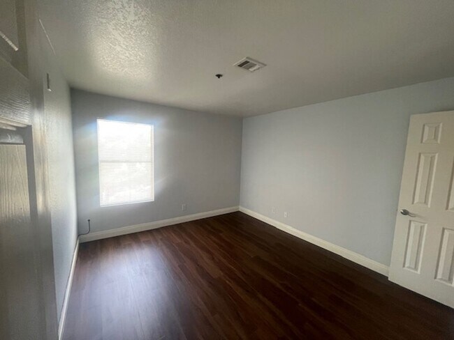 Building Photo - AWESOME 2 BEDROOM  CONDO NEAR STRIP W/ VIEWS AND OVERLOOKS POOLS!!!!!!