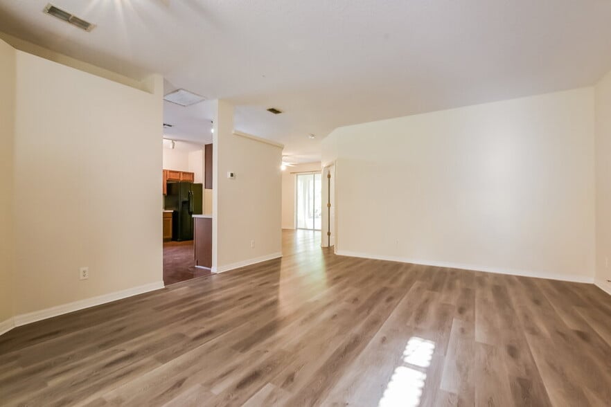 Building Photo - 1174 Dekleva Dr