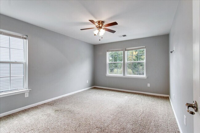 Building Photo - 118 Emma Rose Ct