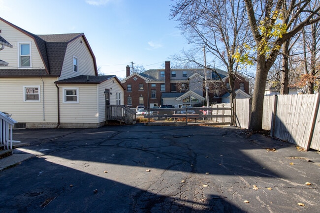 Building Photo - 917 Linden Grove Ave