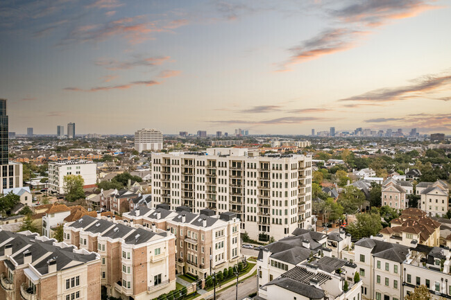 2325 Welch St Context - The Revere at River Oaks