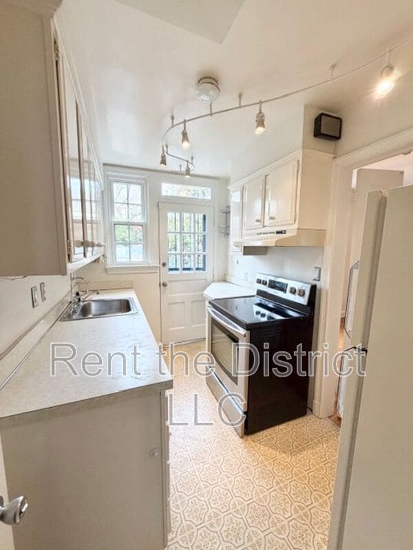 Building Photo - 3517 Alton Pl NW