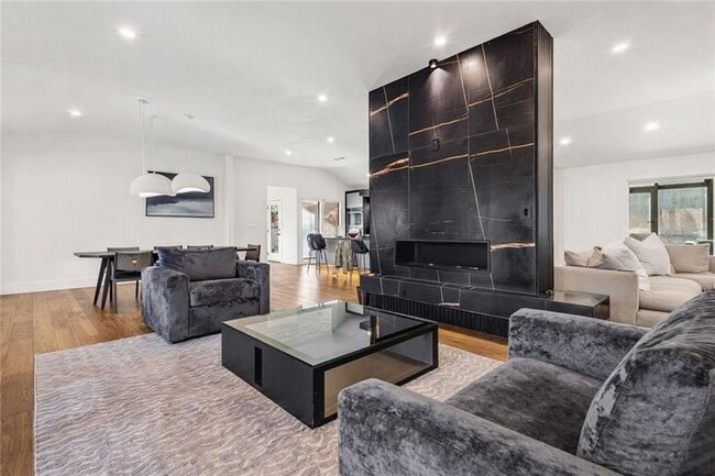 Building Photo - 915 Lost Forest Dr NW