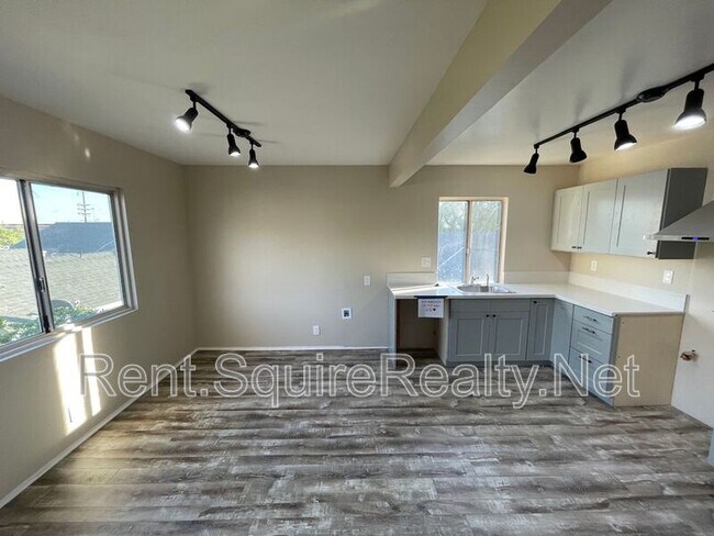 Building Photo - 537.5 W Crescent Dr