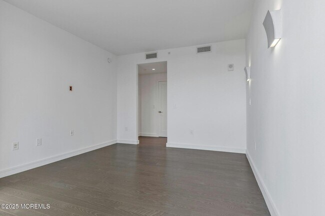 Building Photo - 15 Morris Ave