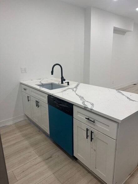 Building Photo - 807 S 57th St