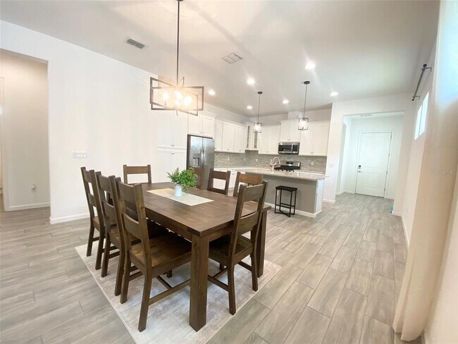 Building Photo - 724 Winterside Dr
