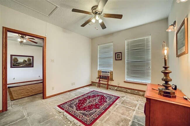 Building Photo - 801 Fm 971