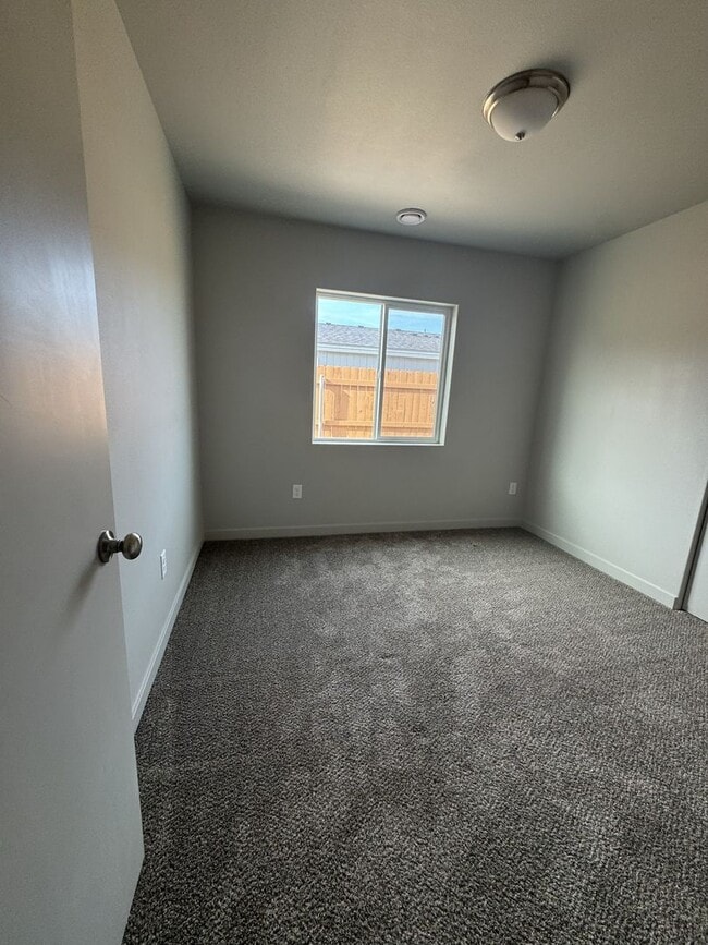 Building Photo - Open Concept Living