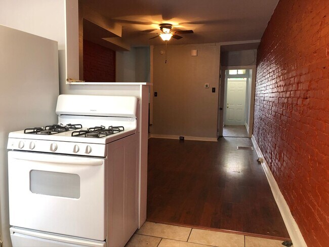 Building Photo - Charming 2 Bedroom/1 Bathroom Townhome in Abell, Baltimore, MD!