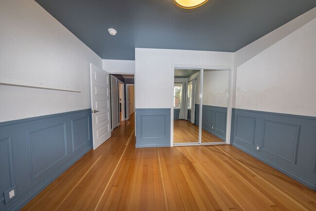 Building Photo - 2 bedr + Bonus Room / Large yard and garage.