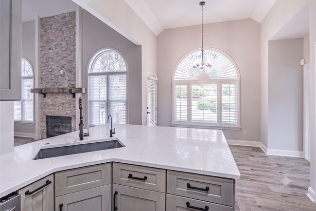 Building Photo - Beautiful in Buford!