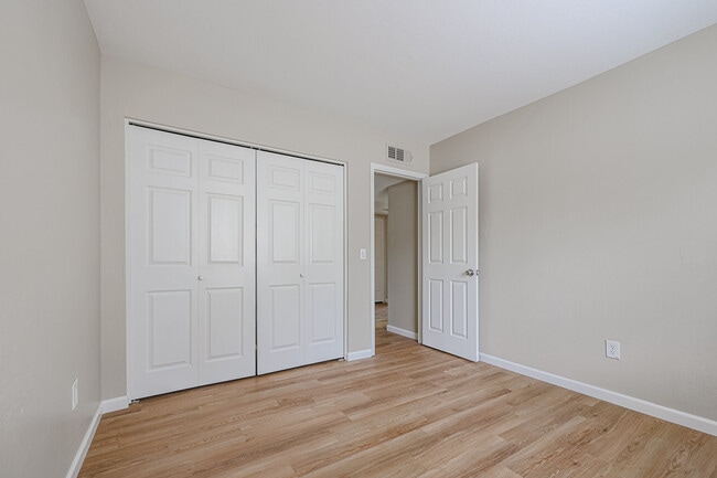 Building Photo - 6519 S Elm St