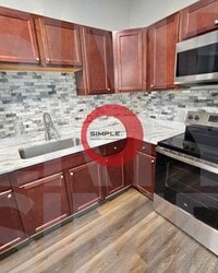 Building Photo - Huge 7-bedroom 2 baths with laundry on the...