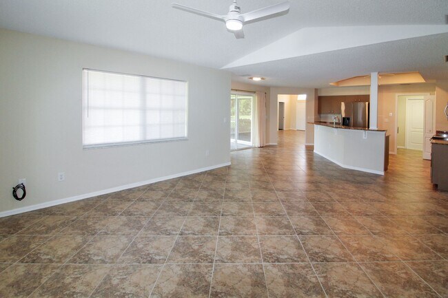 Building Photo - Gulf View Estate Annual Home for Rent