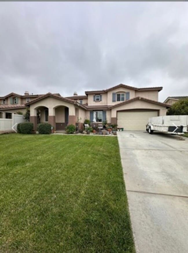 Building Photo - Beautiful 5 Bedroom Home for Rent