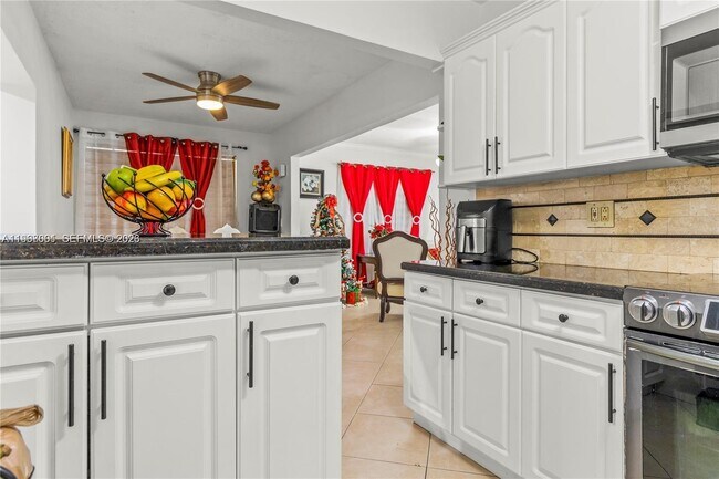 Building Photo - 860 Curtiss Dr