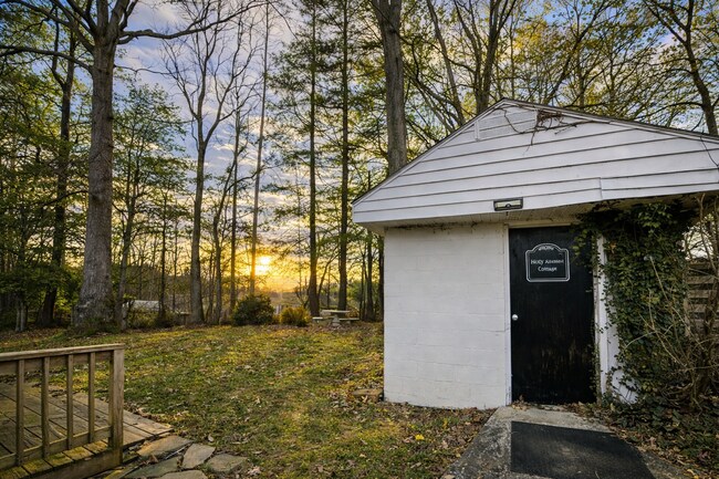 Building Photo - 117 Holly Ave