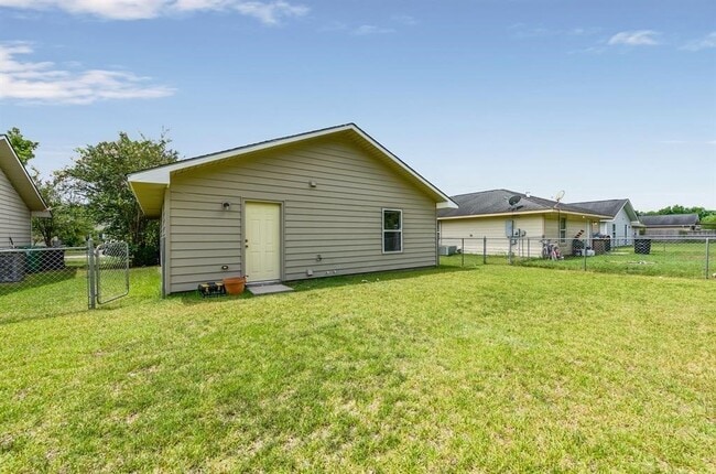Building Photo - 3426 Angel Ln