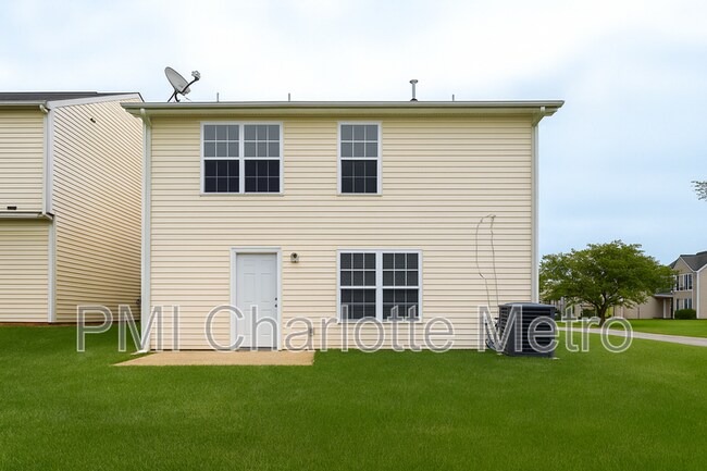 Building Photo - 1525 Crandon Dr