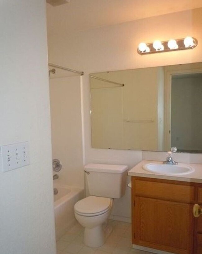 Building Photo - 801 Blueberry Ln
