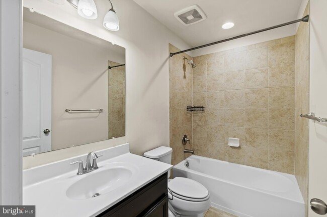 Building Photo - 7035 Southmoor St