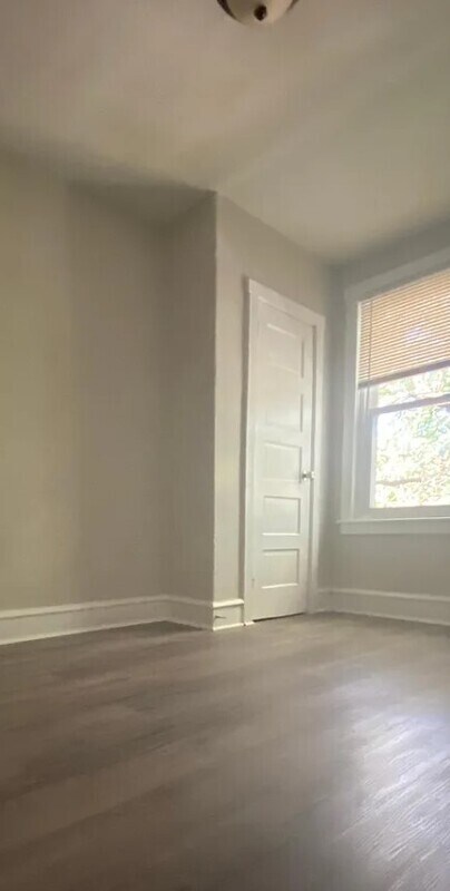 Building Photo - 2507 S Dewey St