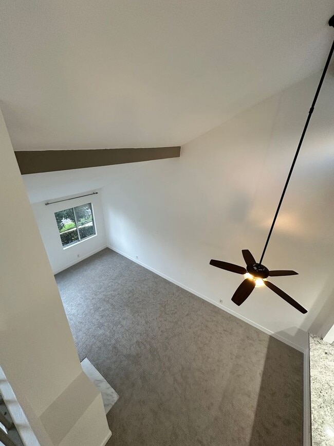 Building Photo - Charming Loft Condo with Balconies, Vaulted Ceilings & Fireplace – For Lease