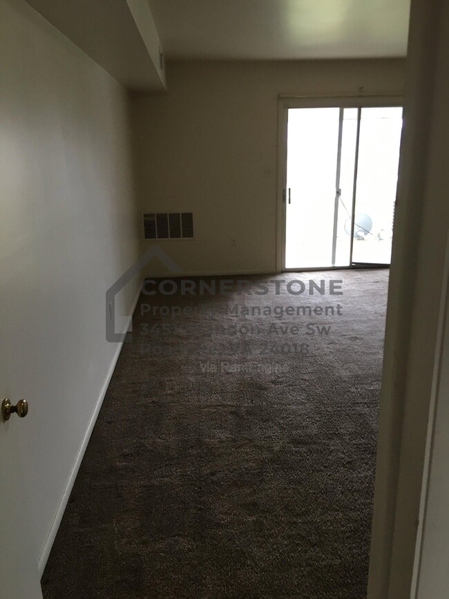 Building Photo - 6500 Carefree Ln