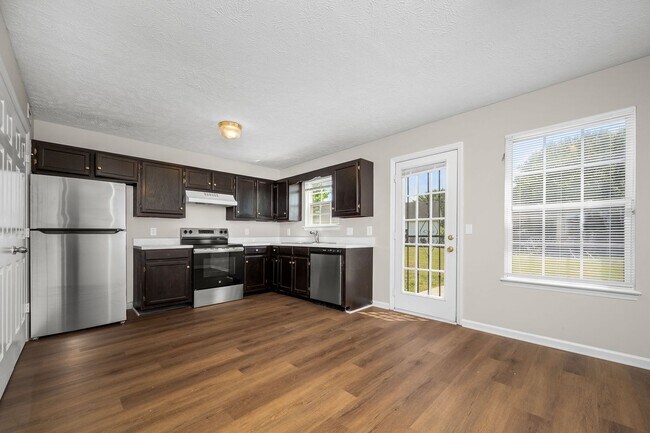 Building Photo - Hamlet Square Townhomes -2304A